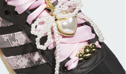 Культові adidas Samba отримали декоративні перли та новий стиль шнурівок